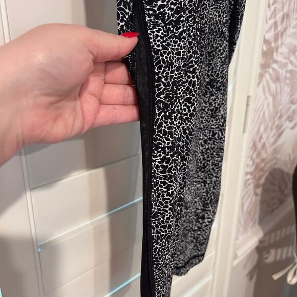 Lululemon Train Times Pant 25" Size 4 - Picture 6 of 7